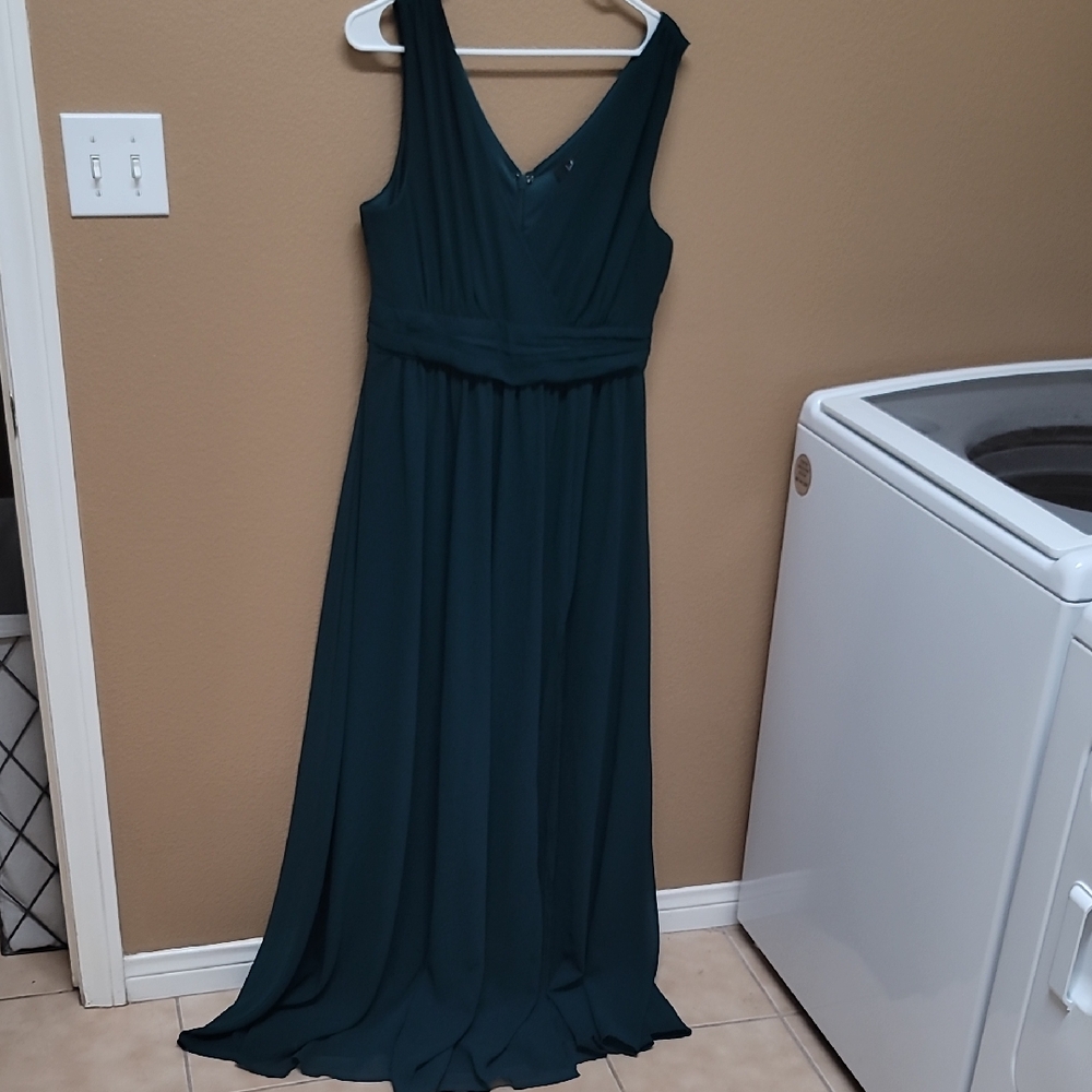 Lulu's Elegant Maxi Dress 💚